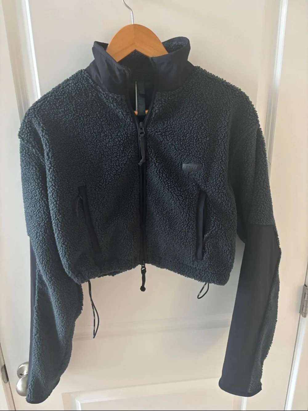 SKIMS Teddy Cropped Zip-Up Jacket - Picture 6 of 11
